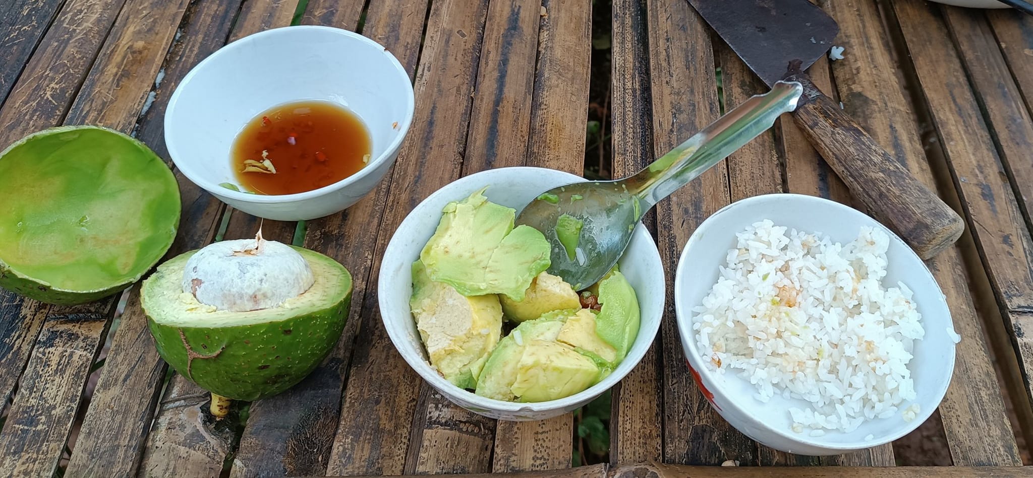 cơm với quả bơ