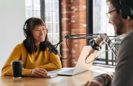 Phát Triển Kênh Podcast: Từ Đam Mê Đến Kiếm Tiền
